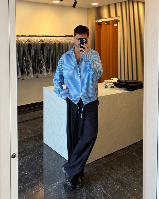 Camicia rigata con tasca e coulisse -celeste