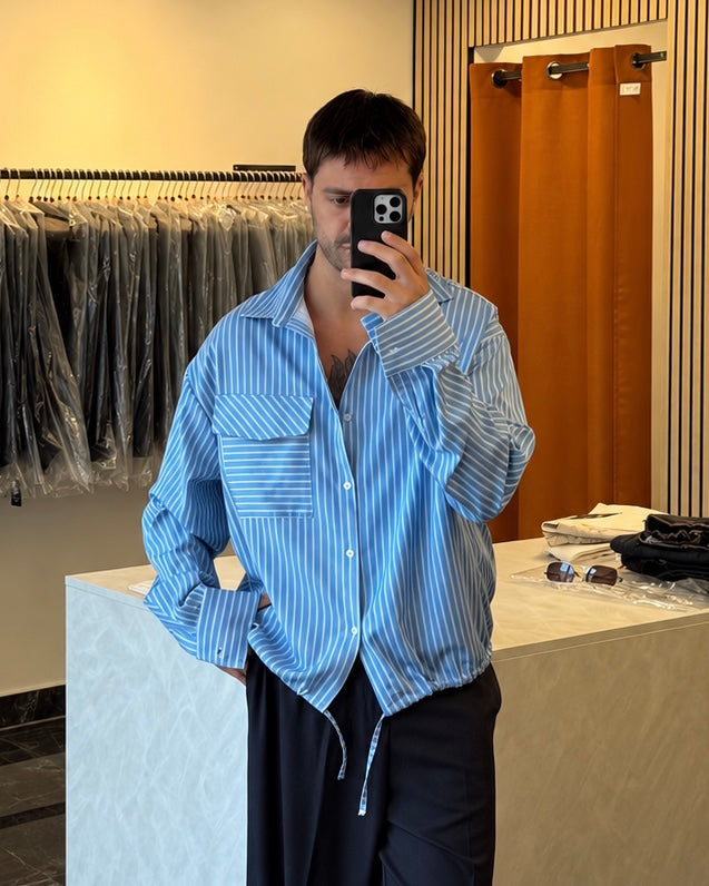 Camicia rigata con tasca e coulisse -celeste